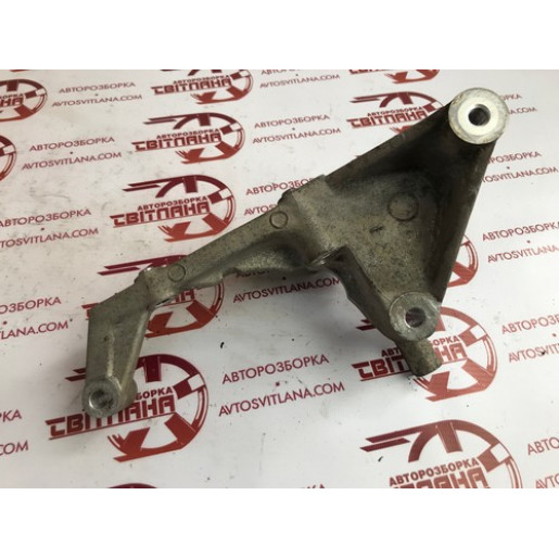 Кронштейн генератора Kia Sorento 2.5CRDI 2002-2009 374724A000